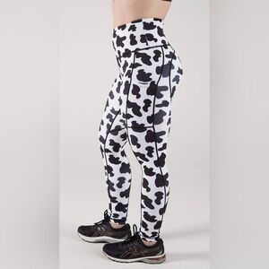 NWT! Feed Me Fight Me Cow Moo Flage leggings